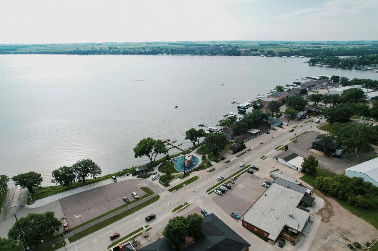 Okoboji Flats 5 - East Okoboji Views Villa Exterior photo